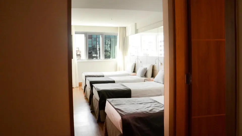 Quarto Quádruplo Deluxe do Hotel Atlântico Travel Copacabana, Rio de Janeiro