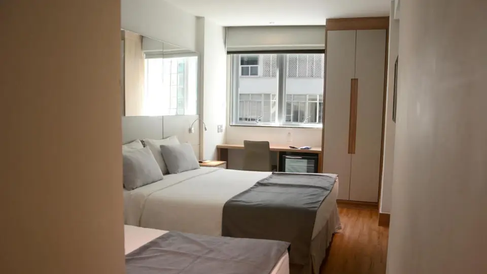 Quarto Triplo Deluxe do Hotel Atlântico Travel Copacabana, Rio de Janeiro