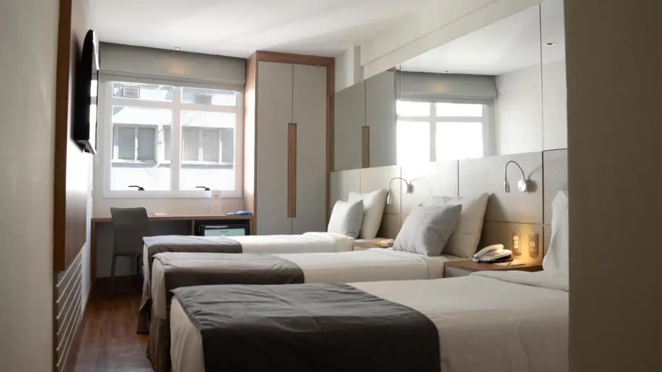 Quarto Triplo Standard do Hotel Atlântico Travel Copacabana, Rio de Janeiro